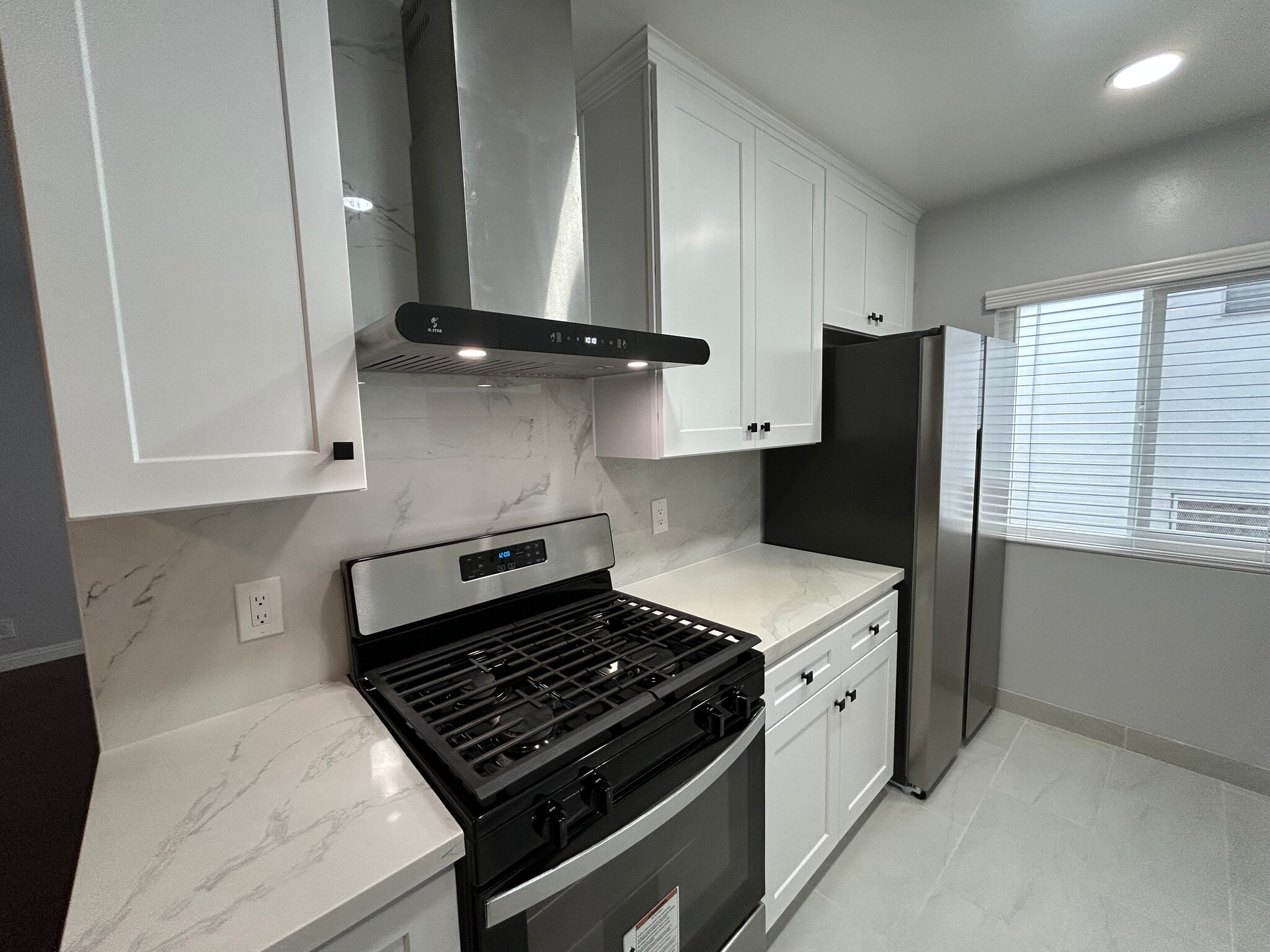 Kitchen - Stainless Steel Hood - 325 S Doheny Dr
