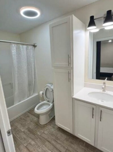 Building Photo - 10621 Oak Crest Dr