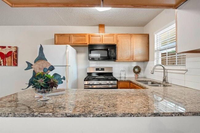 Building Photo - 1115 Brookswood Ave