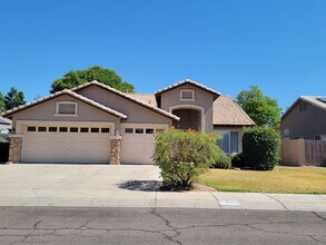 Building Photo - Updated 3 bed with 3-Garage in Bridlewood Subdivision