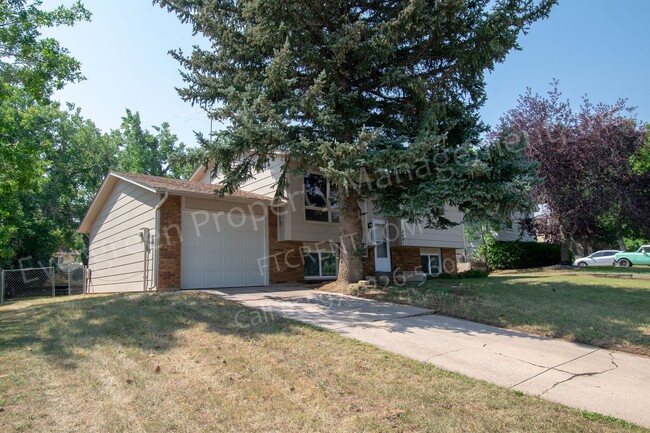 Building Photo - 3 Bedroom, 2 Bath Home in Fort Collins!