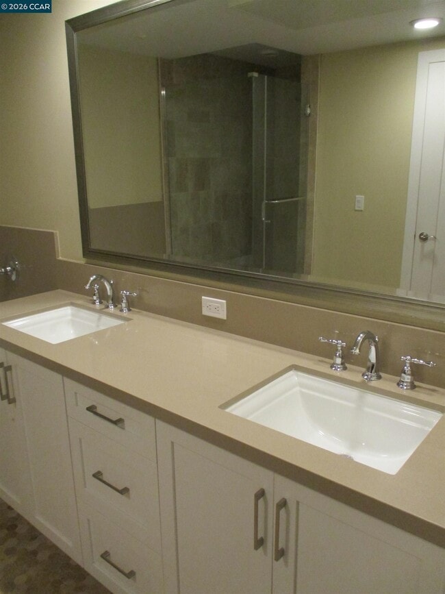 Building Photo - 1003 Woodbury Rd