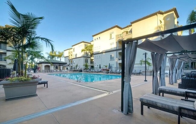 Building Photo - 9253 Regents Rd