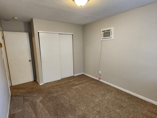 Building Photo - 408 Sheila St