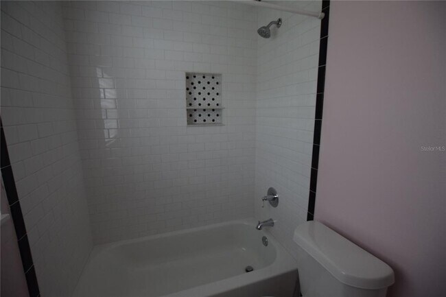 Building Photo - 2212 Hoffner Ave