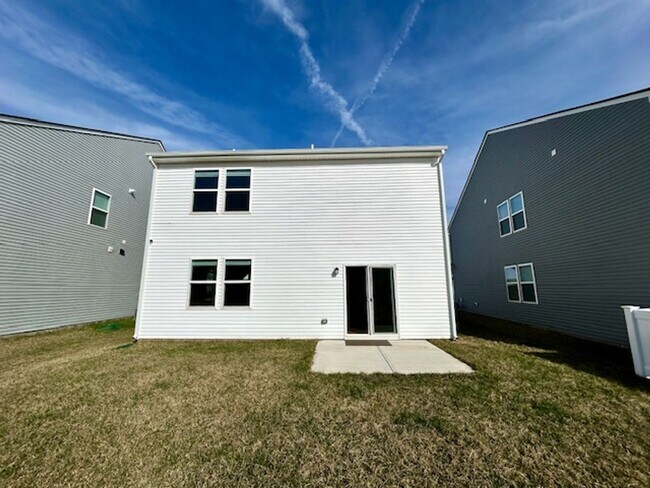 Building Photo - Beautiful Newly Built 4 Bed, 2.5 Bath Home - Loudoun Place Neighborhood