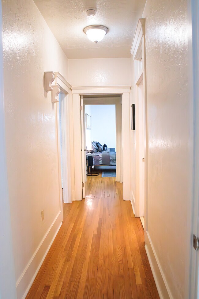 middle hallway - 2005 N Beachwood Dr