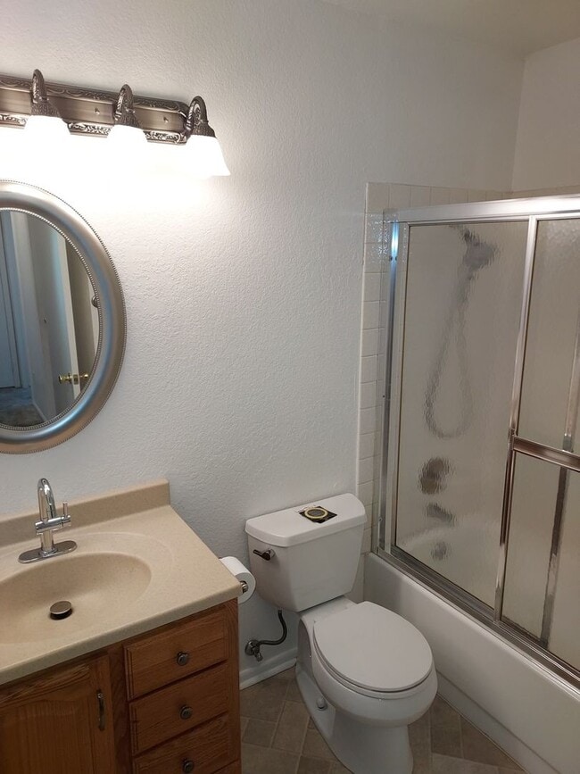 Building Photo - SINGLE STORY TOWN HOME 3 BEDROOM 2 BATH WI...