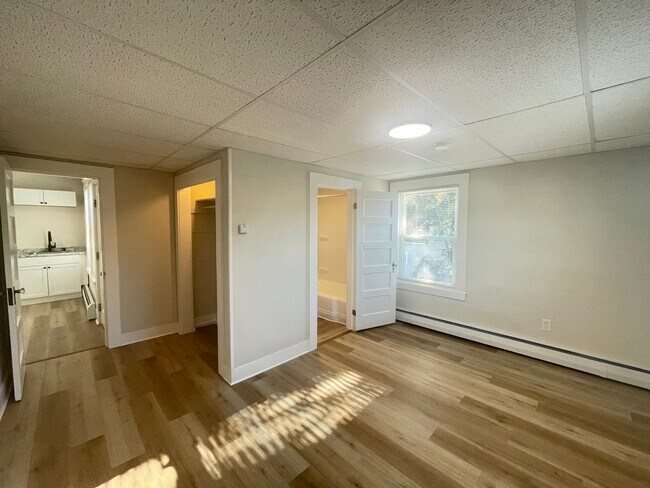 Building Photo - 55 Henriette St