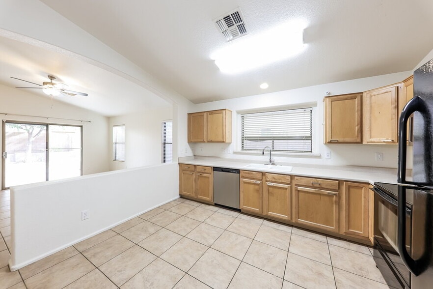 Building Photo - 2510 W Bent Tree Dr