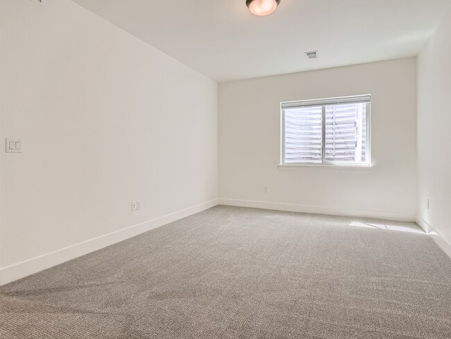 Building Photo - Spacious 4BR Home w/ Bonus Room in Cherry Creek School District!