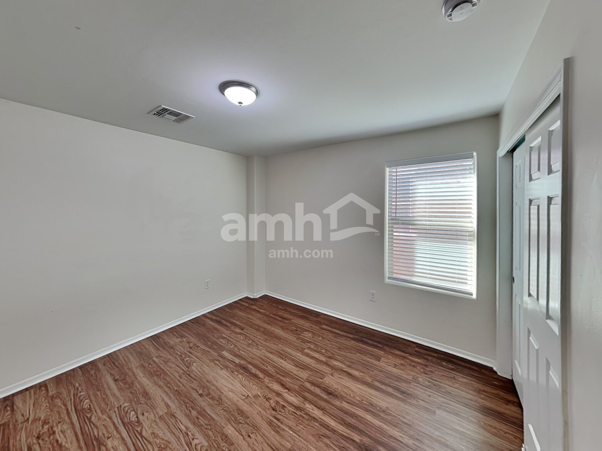 Building Photo - 207 W Calle Matraca