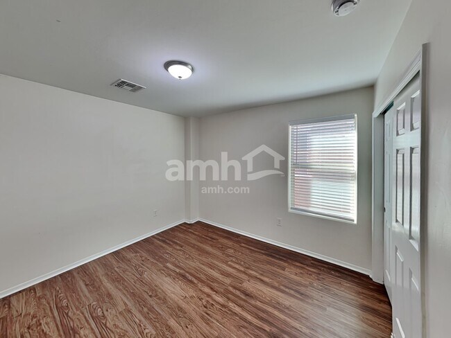 Building Photo - 207 W Calle Matraca