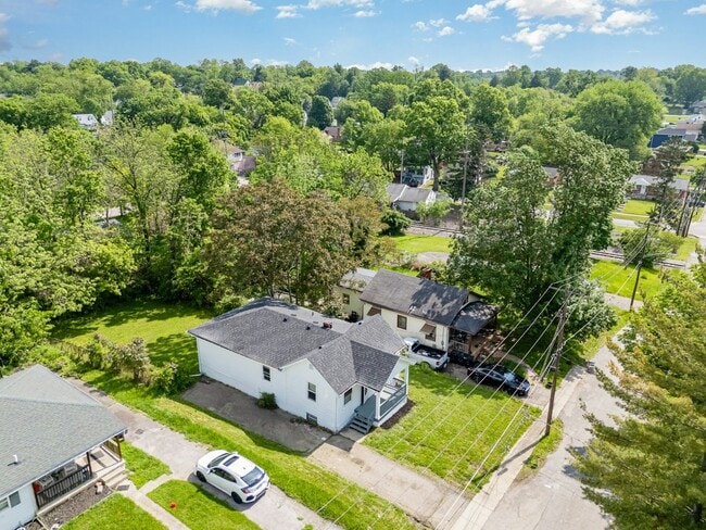 Building Photo - 3728 Standish Ave