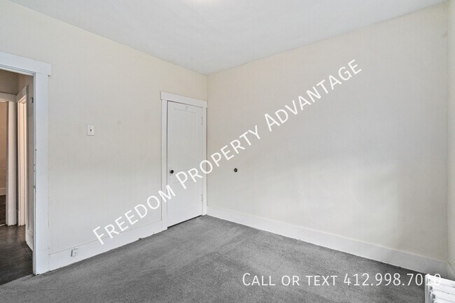 Building Photo - 2451 Wedgemere St