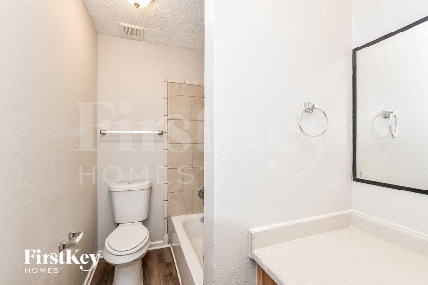 Building Photo - 903 Cypress Ct