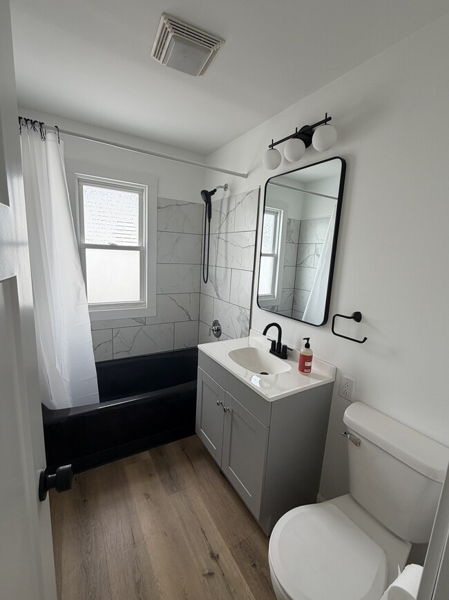 Building Photo - Fairoaks - 2 Bedroom