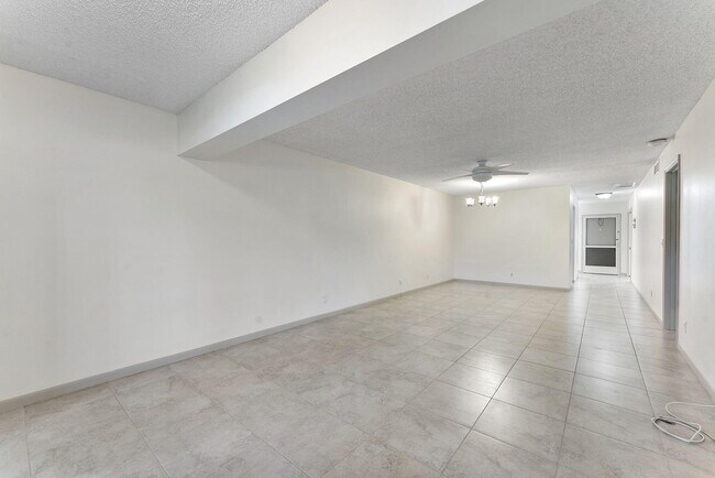 Building Photo - 1521 NW 18th Ave