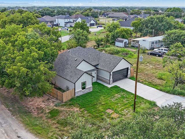 Building Photo - 2411 Mercedes St