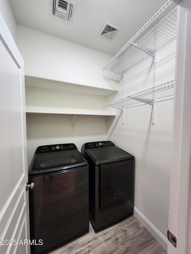 Building Photo - 7762 E Boston St