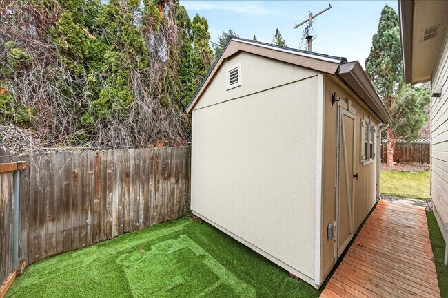 Building Photo - Comfortable Living in a Prime Central Boise Location