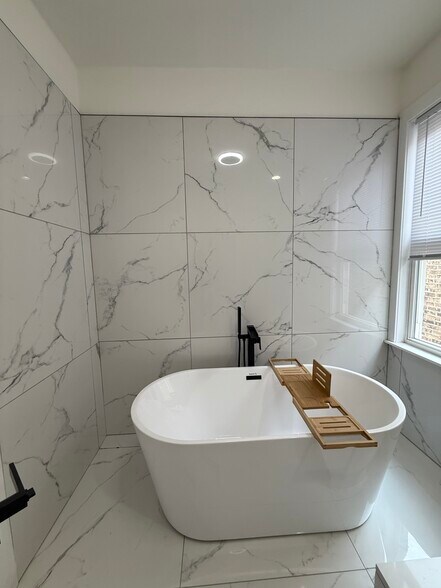 Building Photo - 5232 W Montana St