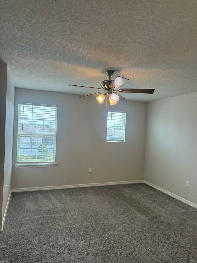 Building Photo - Beautiful/Like New Home in Winter Haven