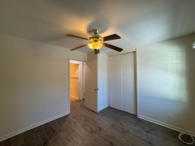 Building Photo - 20 Lenora Dr