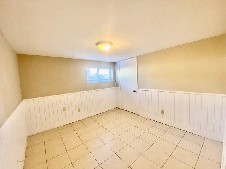 Building Photo - 164 W Wall St