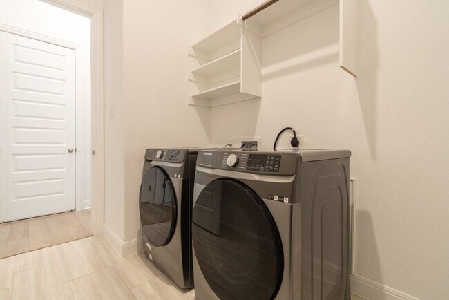 Building Photo - 124 Shagbark Trl