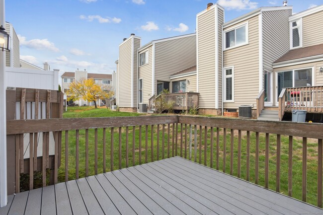 Building Photo - 335 Monticello Dr