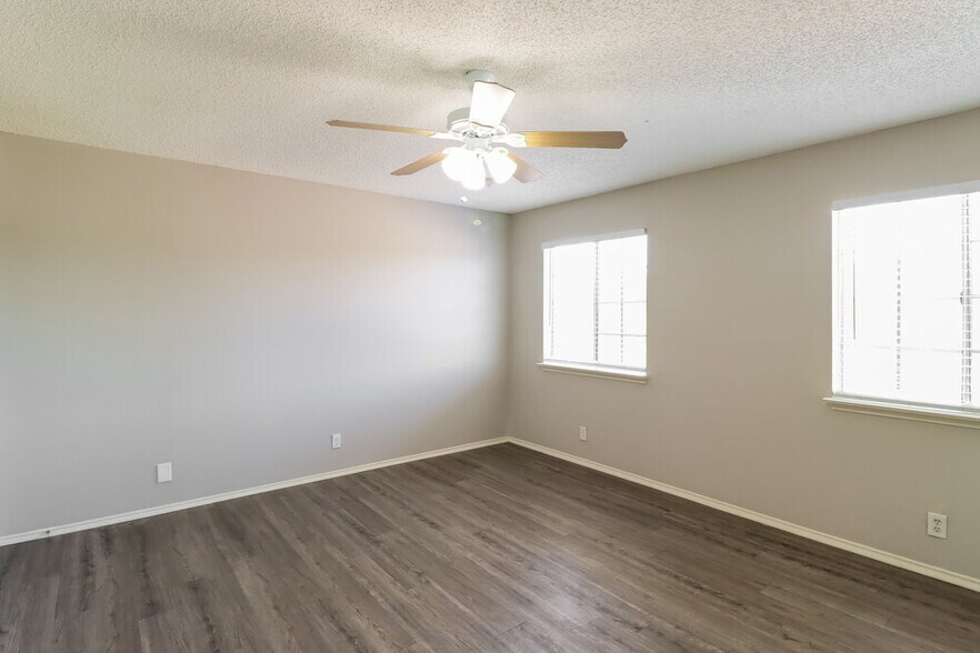 Building Photo - 4803 Glen Valley Dr