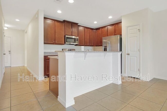 Building Photo - 164 Primrose Dr