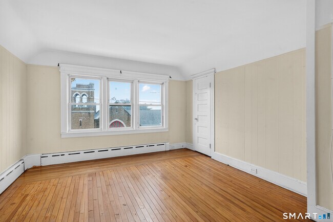 Building Photo - 361 Ridgefield Ave