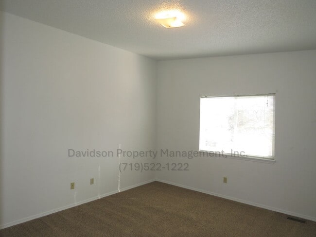 Building Photo - Great 3 Bedroom Unit in Old Colorado City