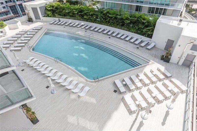 Building Photo - 1100S S Miami Ave