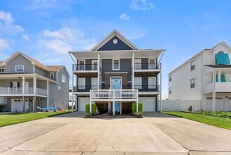 Building Photo - Grand View 115