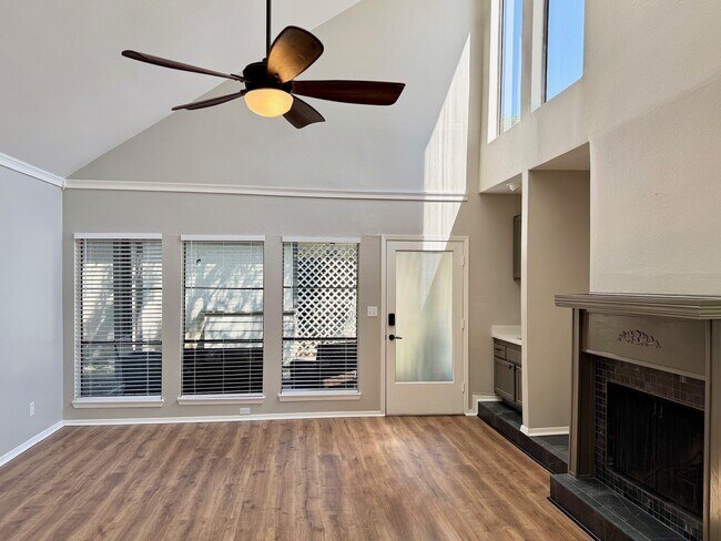 Building Photo - 30 Casa Verde St