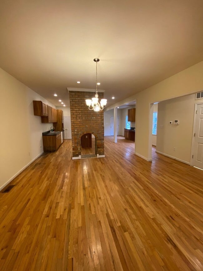 Building Photo - 1210 N 21st St