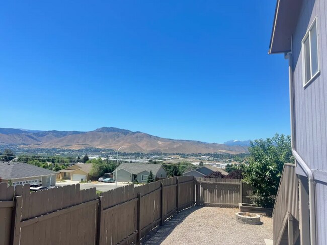 Building Photo - 3950 NE Vista del Rey Dr
