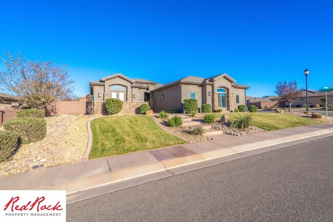 Building Photo - Stunning 2 Bedroom Fully Furnished Home. Community Pool & Mini Golf!