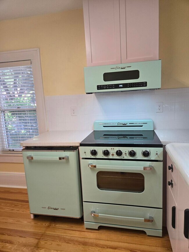 Building Photo - C1122 Woodbury Row