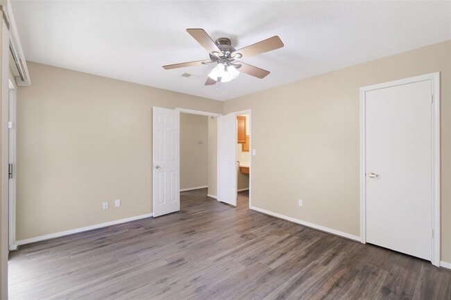 Building Photo - 16110 Springbank Dr
