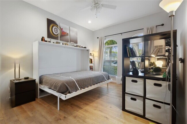 Building Photo - 3719 Oak Ridge Cir