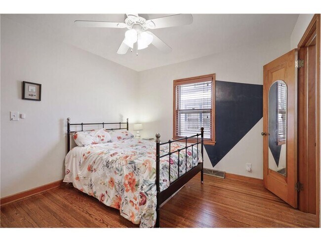 Building Photo - SINGLE FAMILY HOME! 3 CAR GARAGE BLOCKS FROM CAMDEN + NORTHEAST MPLS!