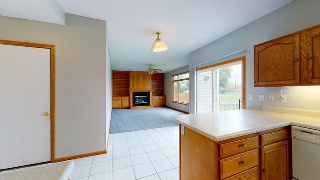 Building Photo - 2504 Somerset Dr