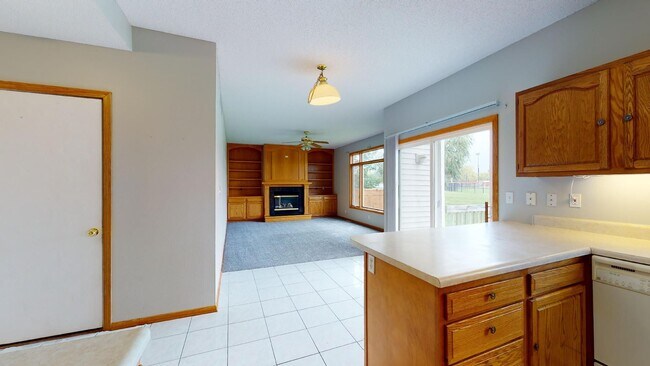 Building Photo - Beautiful Home - Available Augst 2026