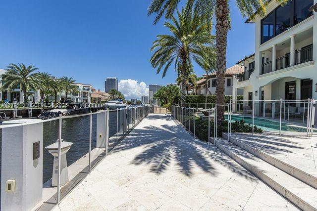 Building Photo - 2627 Castilla Isle