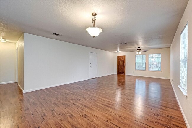 Building Photo - 7910 Raven Creek Ln