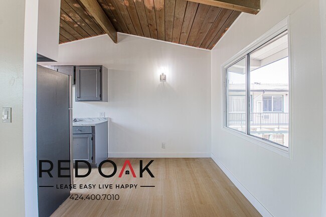 Building Photo - 7521 S Crenshaw Blvd
